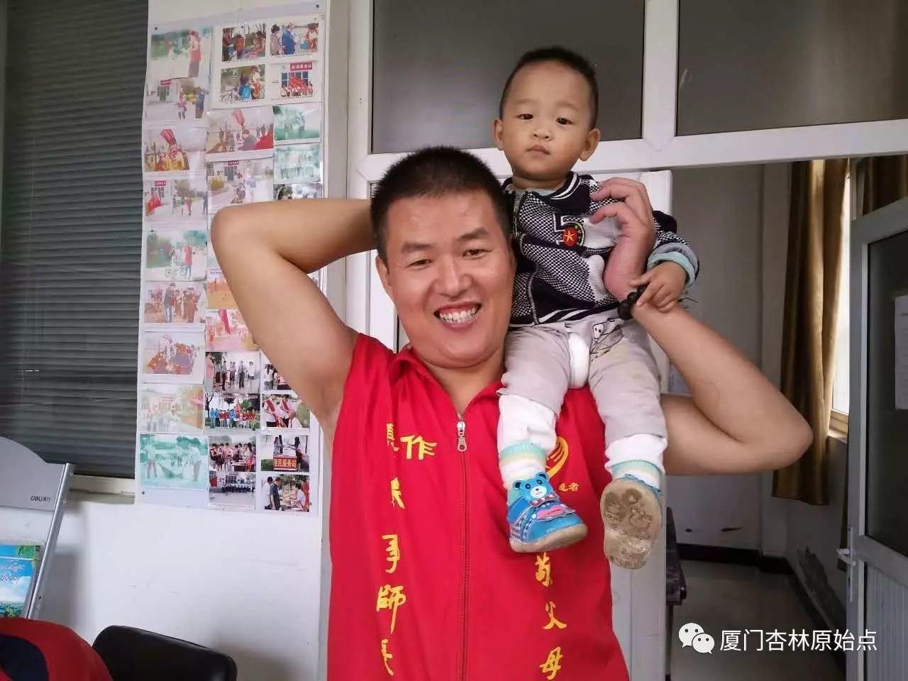 “窮的只剩下錢”-武陟愛心原始點志愿者事跡 郭慶老師