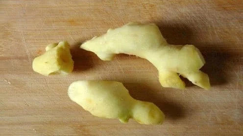 生姜去皮有竅門，只需用這玩意，比剝香蕉還快-七不姜 生姜養生網-明德CSA生態姜園&明安農業