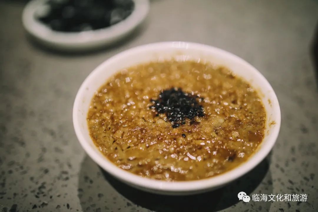 臨海人請讓一讓，給外地的朋友介紹一下我們的“養生大招”——姜汁調蛋